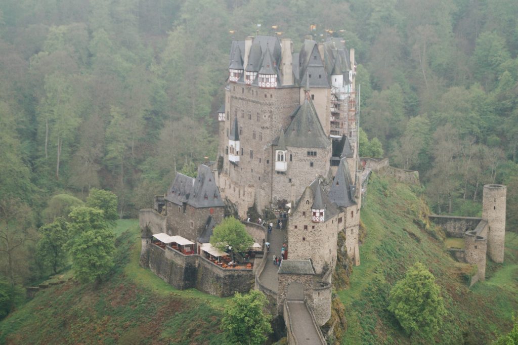 Burg Game of Thrones Harry Potter Hogwarts Castle Burgen Film original drehort