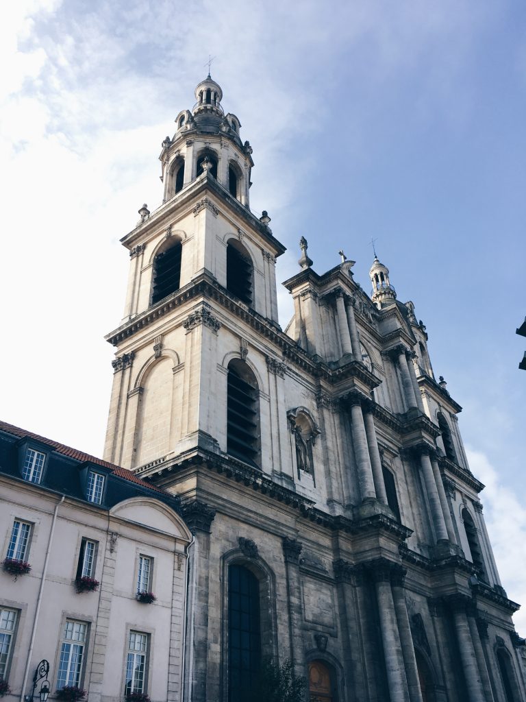 TRAVEL - Nancy im Nordosten Frankreichs // Fashion - Travel - Lifestyle Blog Travelling Blogger Trier Luxembourg Notre Dame paris Kirche Palast Basilika Citytrip Stadt Städtereise Pauschal