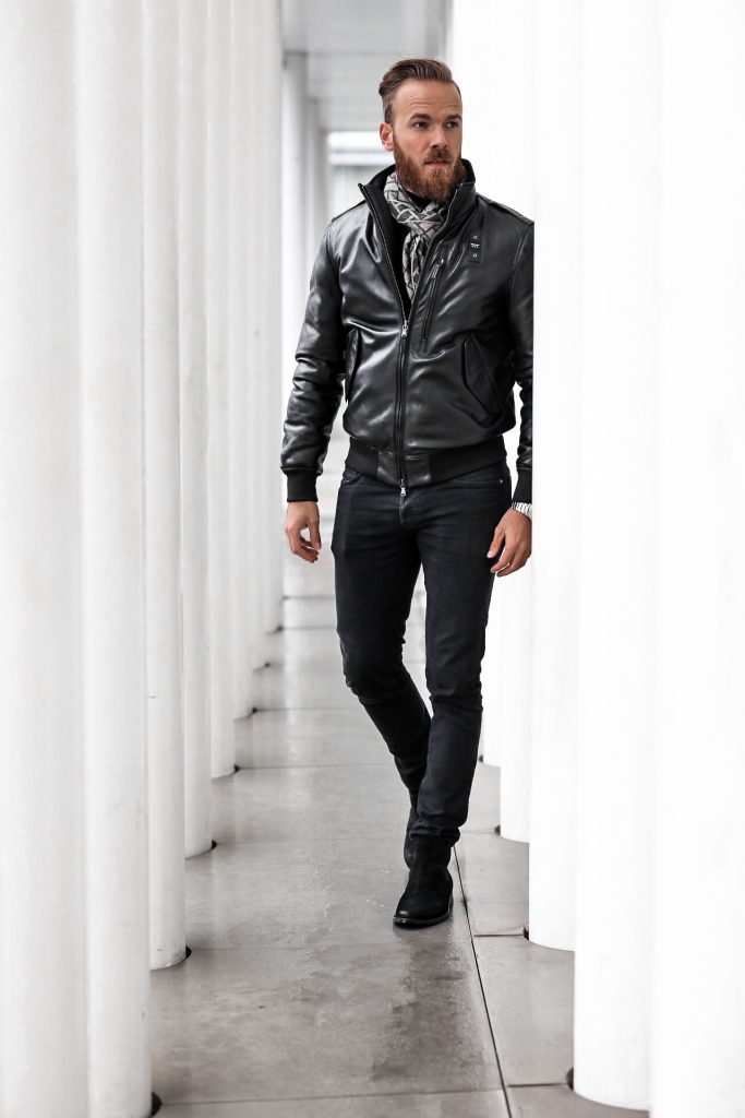 FASHION - Allblack Look mit Lederjacke blauer USA blogger Deutschland fashion blogger Männer mode Frauen blog outfit Bernd Hower berndhower