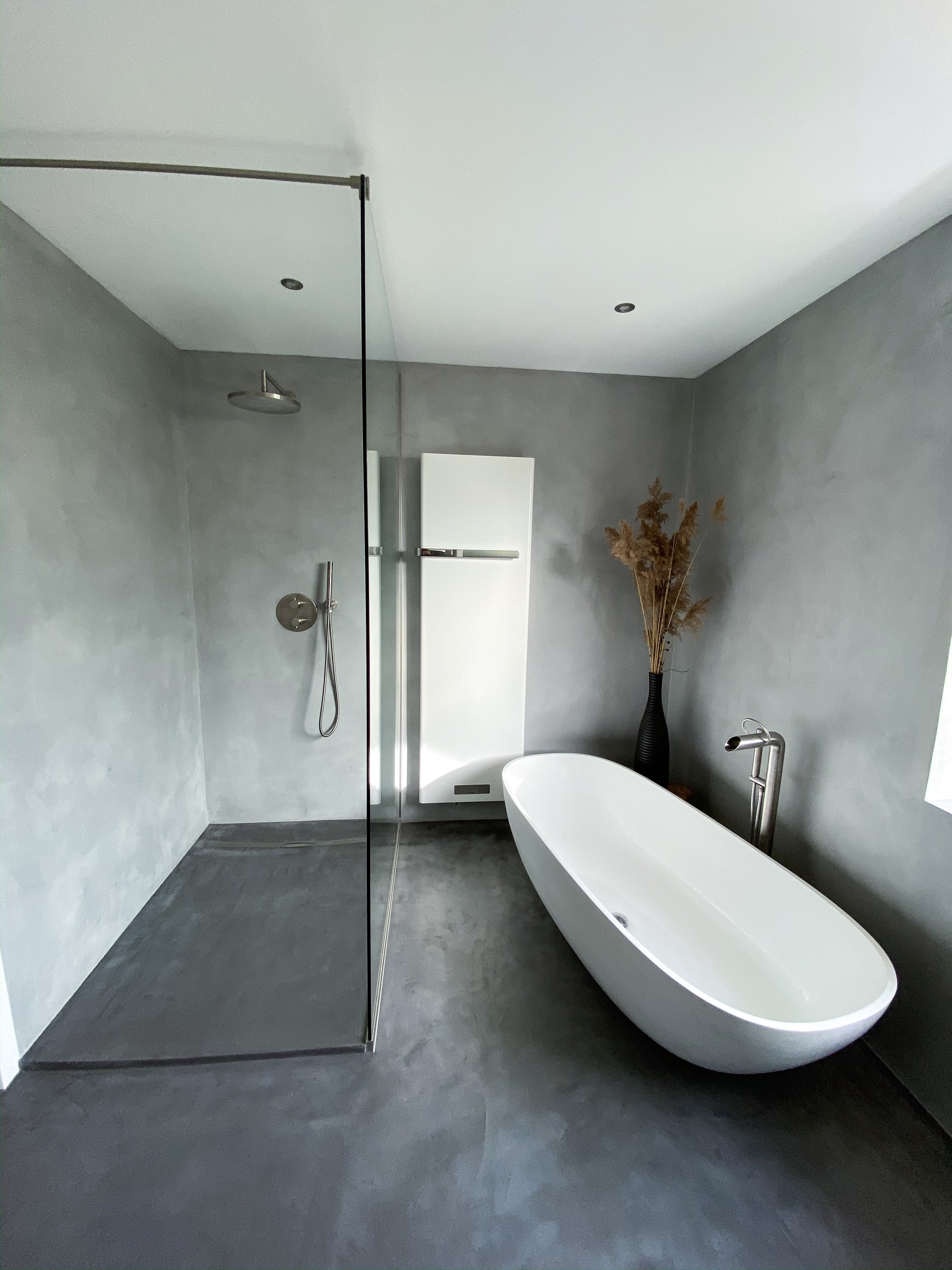 Beton-Cire Beton Optik Badezimmer Beton Style Betonoptik Sanierung Hausbau bauen Betonstyle badsanierung bad